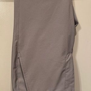 Vineyard Vines Gray dress pants. Men’s size 30x30. Like new. $10